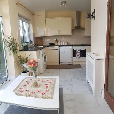3 Bedroom 3 Bathroom House, Dublin Lucan Exterior photo